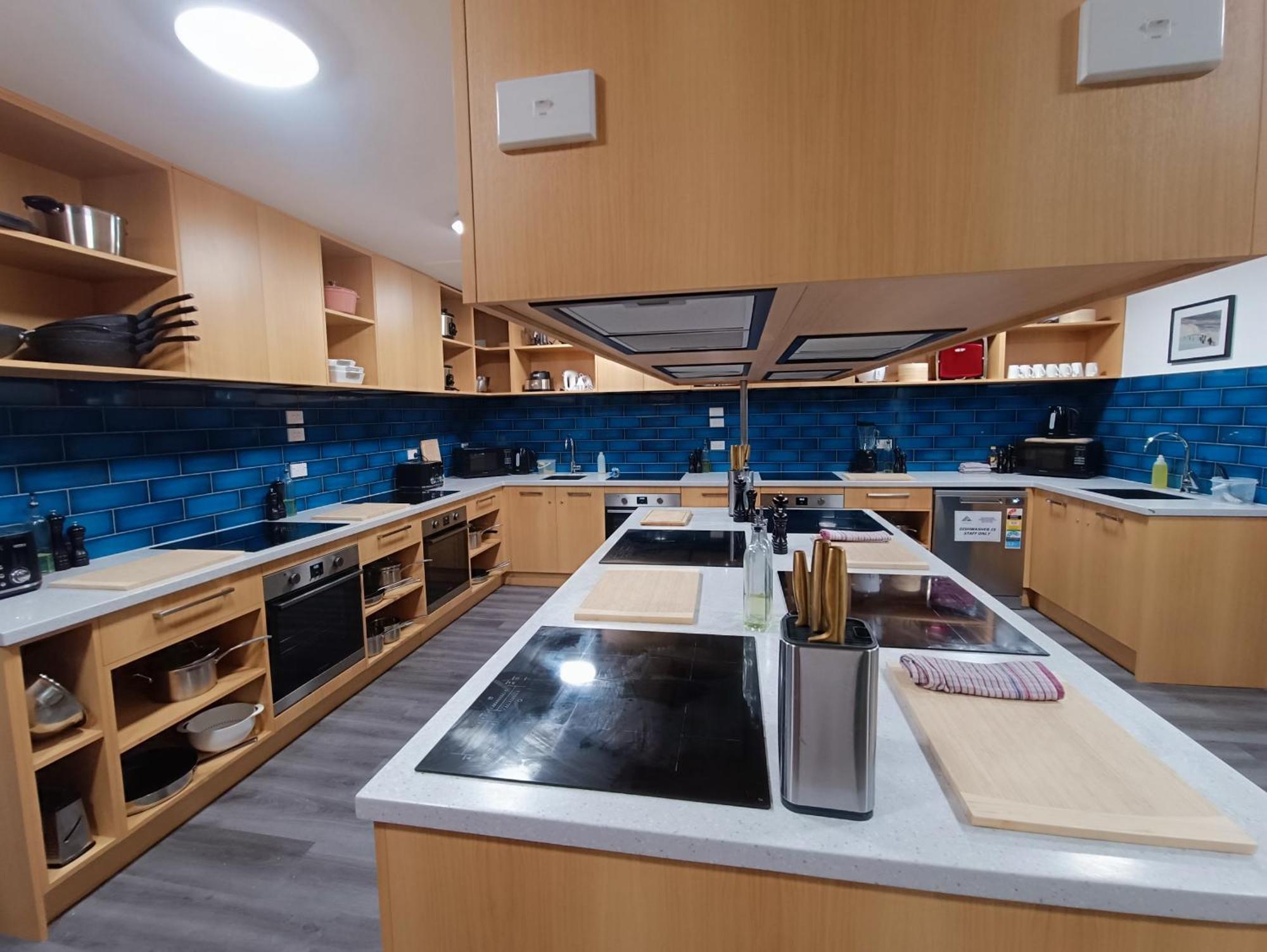 A Pousada Urbanz Christchurch Exterior foto The kitchen at the International Centre for Culinary Arts