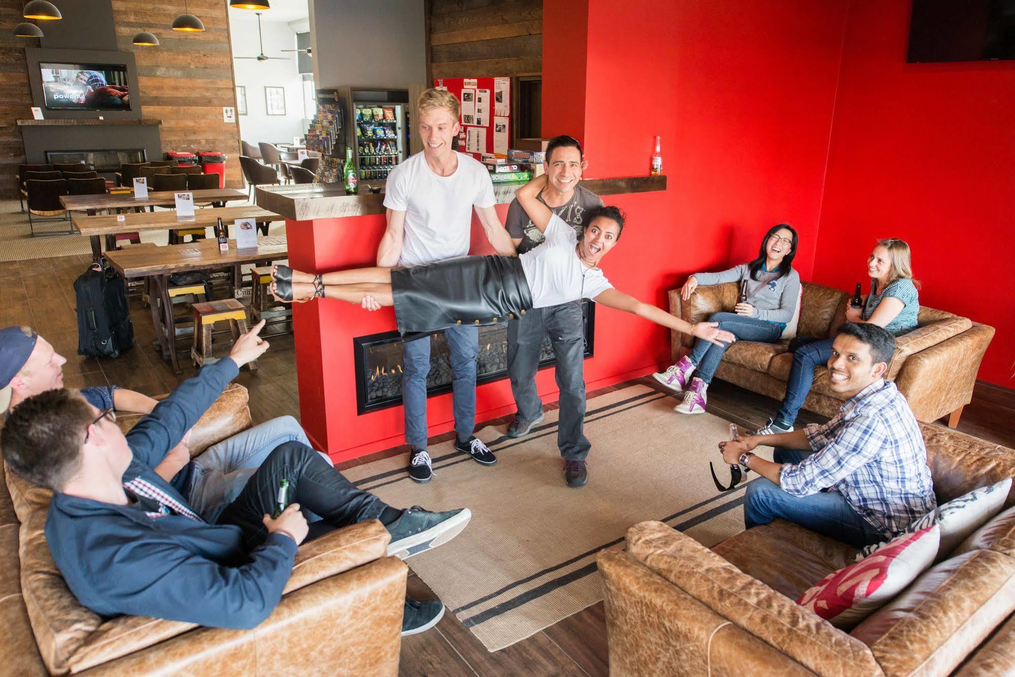 A Pousada Urbanz Christchurch Exterior foto The team of the German startup BitKeep