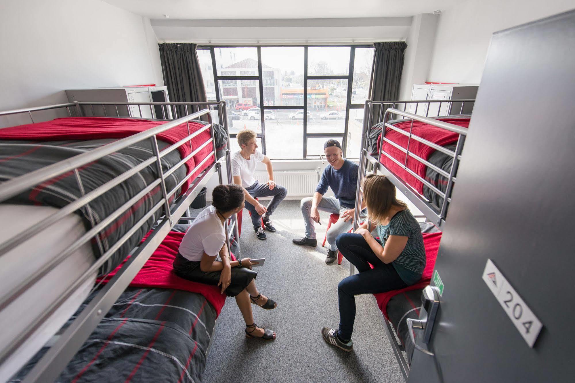A Pousada Urbanz Christchurch Exterior foto A typical room at the University of Kent