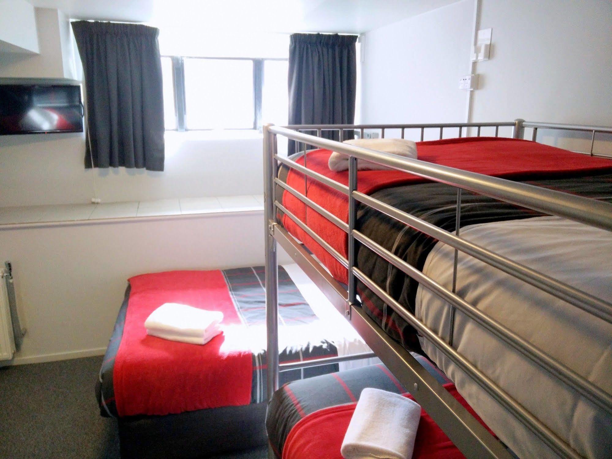 A Pousada Urbanz Christchurch Exterior foto A typical room at the hotel