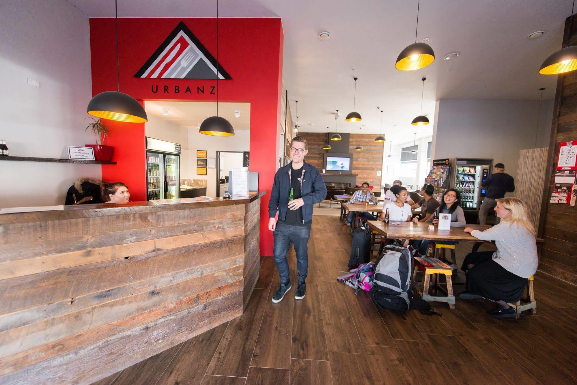 A Pousada Urbanz Christchurch Exterior foto The Urbanz Cafe