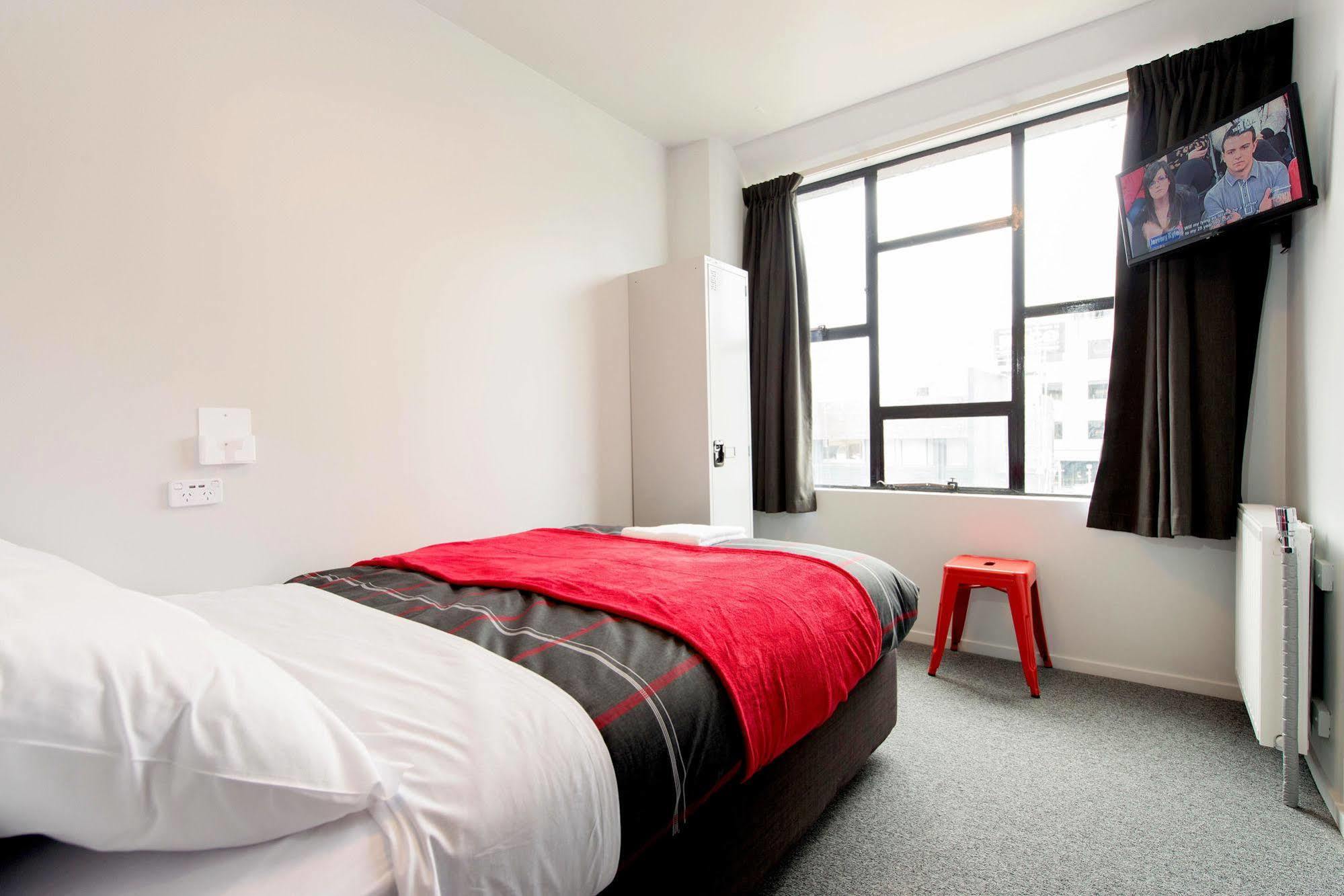 A Pousada Urbanz Christchurch Exterior foto A room at the hotel