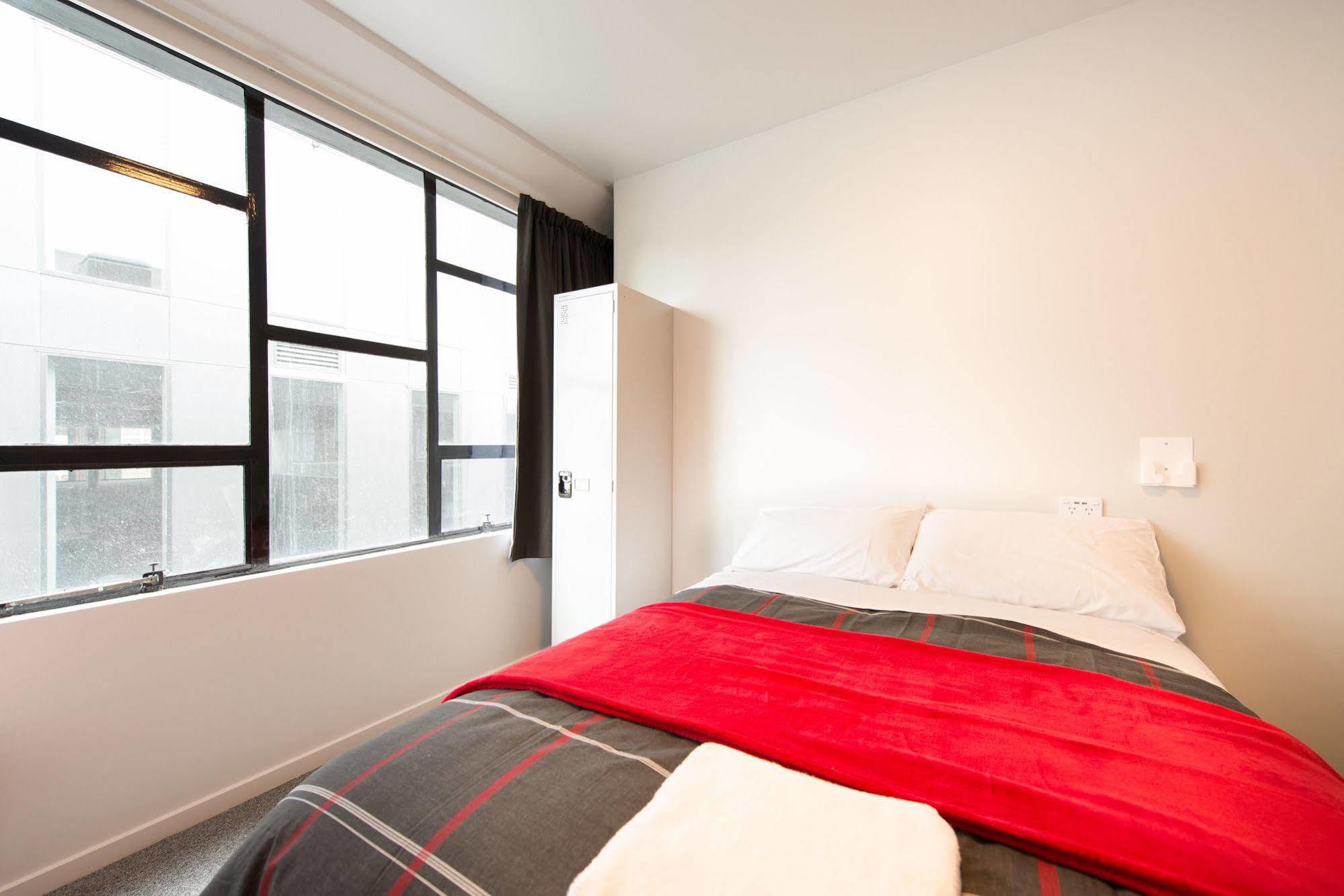A Pousada Urbanz Christchurch Exterior foto A typical room at the hotel